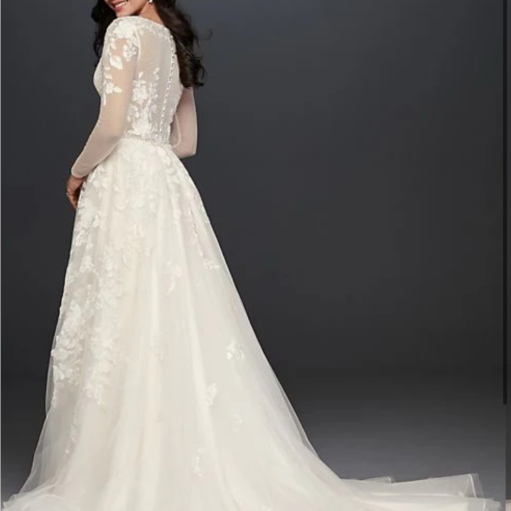Cream Sweetheart Bishop Sleeve Bridal Gown - Picture 2 of 2